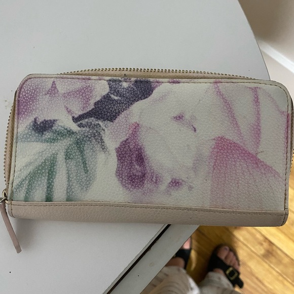 Guess wallet - Picture 2 of 3